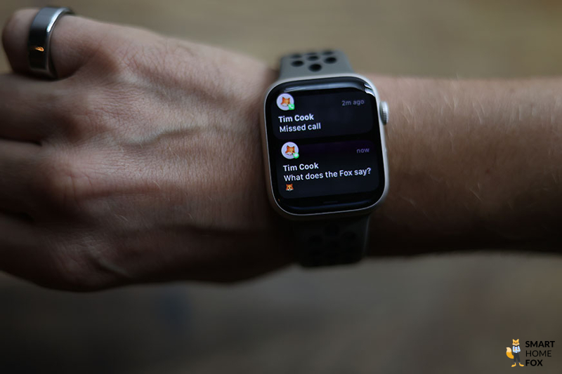 Man sieht eine eingegangene Nachricht auf der Apple Watch 8.